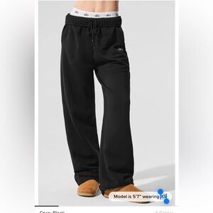 Alo yoga women’s Accolade Straight Leg Sweatpant NWT sz XS